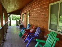 Romantic Secluded Creekside Cabin w/ Hot Tub, Private Escape Hotels in Freeman