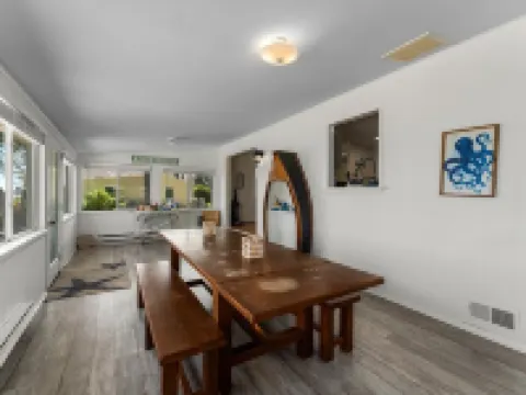 The Beach Retreat is a cozy beach Villa with Hottub overlooking a private beach. Hotels in Cople