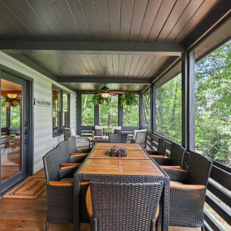 Mountain Crest Cottage Fabulous Fire Pit and 5 Minutes to Downtown Blue Ridge!