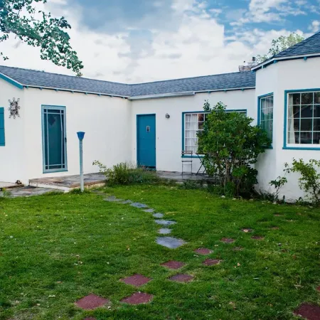 Walk to Main St! 20 min drive to Whitney Portal. High speed internet