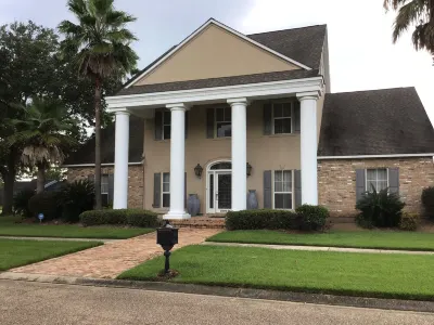 Large Executive 3 bedroom gorgeous entertainment home in Baton Rouge Hotels near Airline Highway Park