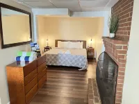 The Franklin Estate - Suite D-Private Apt-King Bed