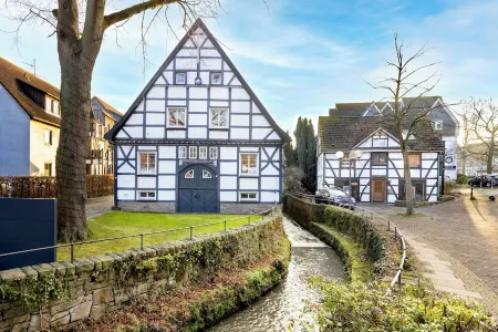 MOLA Apartments-Historic apartment in the Bachviertel-Altstadt-Parking lot- WLAN