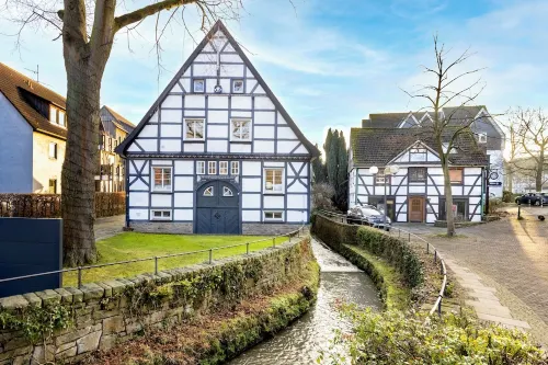 MOLA Apartments-Historic apartment in the Bachviertel-Altstadt-Parking lot- WLAN