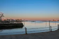 Seaside Serenity: 4Br Waterfront Gem in Branford – 5-Star Rated!