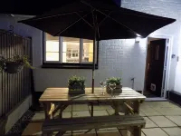 Three-Time Award Winning, Stunning 1700's Grade 2 listed cottage near Stonehenge Hotels in Amesbury