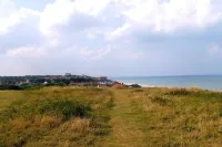 Hillside 2 bedroom holiday bungalow, sleeps 6, south facing, 5 min walk to beach Hotels in Mundesley