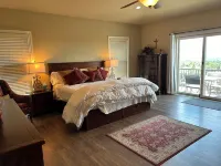 LUXURY HOME WITH AMAZING CITY/LAKE VIEWS, 3 LRG DECKS, & MINUTES TO SKI AREAS