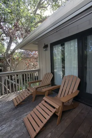 3 Br New Featured Renovation! Resort Privileges (pool, etc), very close to Ocean