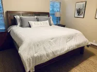 Inviting/Cozy Home in Medical Center - Beautiful home to stay!! Hotels near LJ Foot Massage