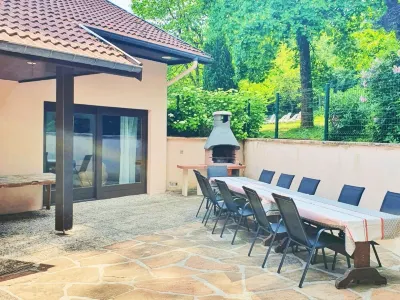 Vacation home (up to 15 pers, sauna, 7 rooms, 6 bathrooms, dogs allowed, garage Hotels in 