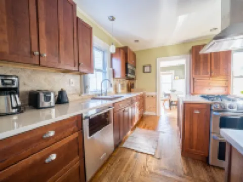 Magnificent 5BR/2BA Near Casinos 諾威奇酒店