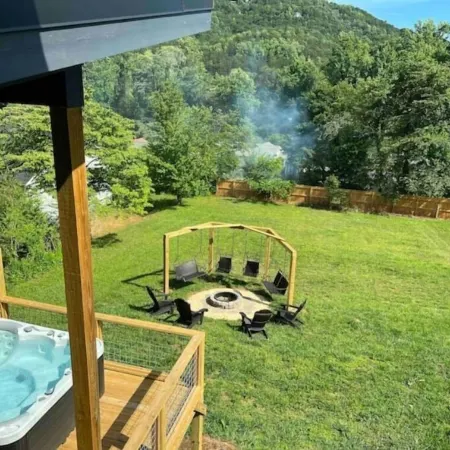 Modern Cabin for 8,w/Hot Tub+mtn view+1m from downtown Clayton, Outdoor Space