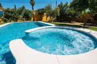 Villa Los Naranjos, oasis with jacuzzi 15 minutes from Seville