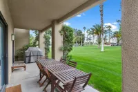 Upscale Palm Springs Condo/Desert Princess Resort w/golf cart! Misting System!