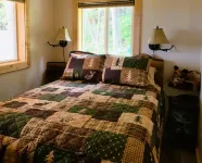 1 bedroom with sleeping loft  queen. - Alppimaja