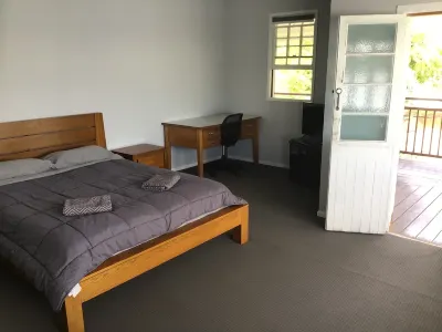 4 bedroom home. Close to restaurants,fast food, shopping and hospital