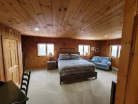 Luxury 8BR Ski In/Out Okemo Chalet on Sachem Trail Sleeps 22 Adults