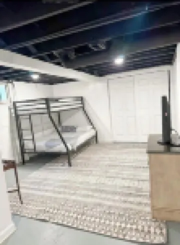 Hello Sunshine! Beautiful Bungalow in the Heart of Springfield!