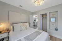 Cozy 1-bedroom apartment inSt. Petersburg with WiFi, AC, Close to Beach