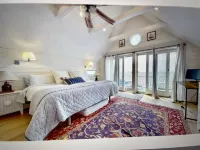 Beachfront 3-bedroom vacation home just 14 minutes from Yale University