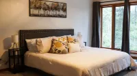 The Bunkhouse- fire pit, waterfall, games, private retreat for the family!
