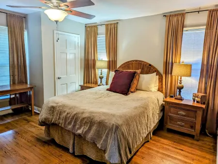 Homey Escape Minutes From Anything You Could Need!  Free WIFI!