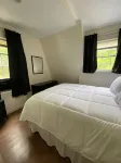 Spacious, Serene Guesthouse Close to RI Beaches, Uri & Southcounty Destinations!