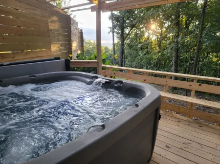 A Serene Retreat with Rustic Elegance within the Appalachians Отели в г. Дейд