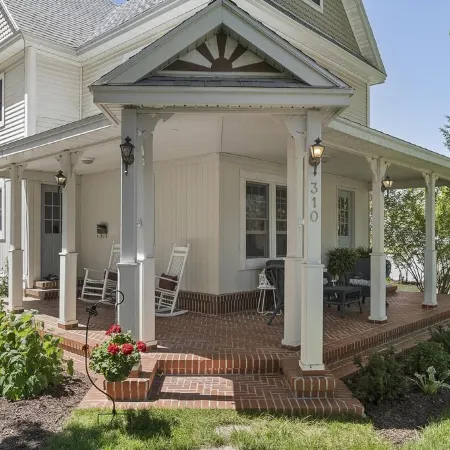 Beautiful 4 bedroom home just 3 1/2 blocks from downtown & Lake Michigan