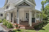 Beautiful 4 bedroom home just 3 1/2 blocks from downtown & Lake Michigan - Balcony