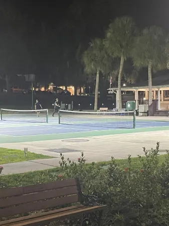 Cozy Mount Dora Cottage /Walk Downtown/ Pet Friendly / Fenced Yard Отели рядом с достопримечательностью «Walmart Garden Center»