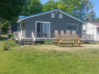 3 Bedroom House on Manistique Lake Hotels in Luce County