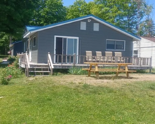 3 Bedroom House on Manistique Lake Hotels in Luce County