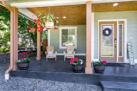 Luxury, large family oceanside community home on Birch Bay with beach access