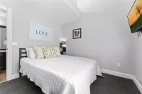 Come to the lake and fish and play! Stay in our Bright Branson 2/2 Condo! Hôtels à proximité de : Lazy Magnolia Carriage Company