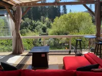 RIVERFRONT, KAYAKS, DOCK, YARD, VIEW,  HOT TUB, POOL TABLE, BBQ, 5 STAR