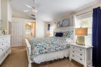 Stunning 4 Bed, 3 bath villa with southwest facing pool and spa