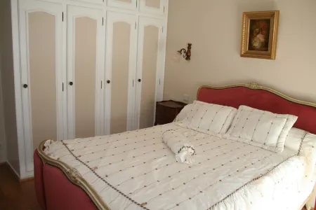 Superb apartment, downtown, private parking, quiet with elevator Отели в г. Перигё