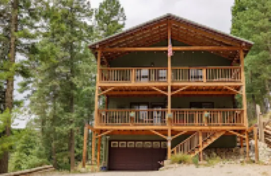 Spacious, Mystic Woodlands Lodge
