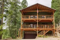Spacious, Mystic Woodlands Lodge