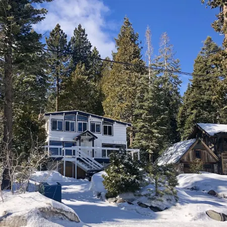 Lake front chalet-incredible view, sleeps 12!