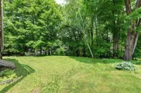 Colonial House, w/Yard,7min walk to Downtown Lenox