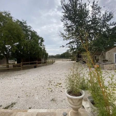 Gite Champêtre de Caractère au Mas Arnaud Équipée D'un Spa,et Accès à la Piscine