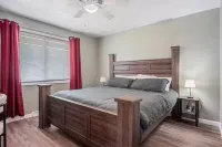 Pet Friendly Duplex 6Ft Fence King Bed