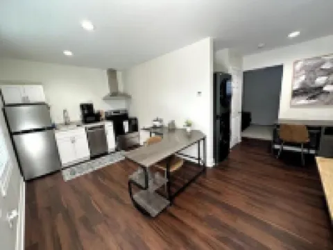 Homey 1BR with Style & Amenities