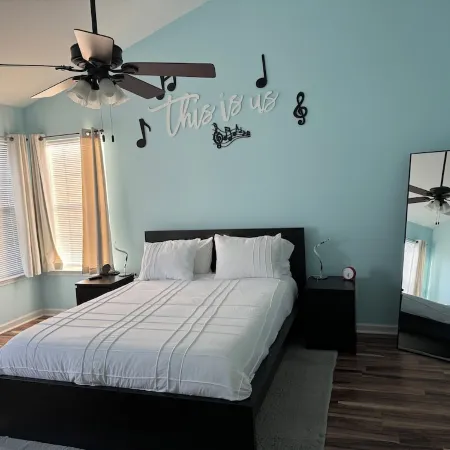 Modern, Relaxing, Peaceful home near Furniture Market and High Point University