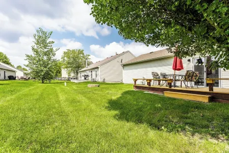 Cozy Home in Downtown Fishers Отели в г. Фишерс