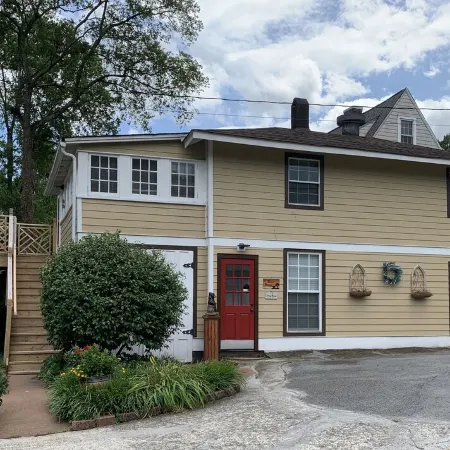 Bear House 1890, Sherfey Suite, Perfect Getaway, Walk to Cafes, Outdoor Activity
