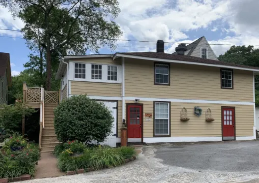 Bear House 1890, Sherfey Suite, Perfect Getaway, Walk to Cafes, Outdoor Activity